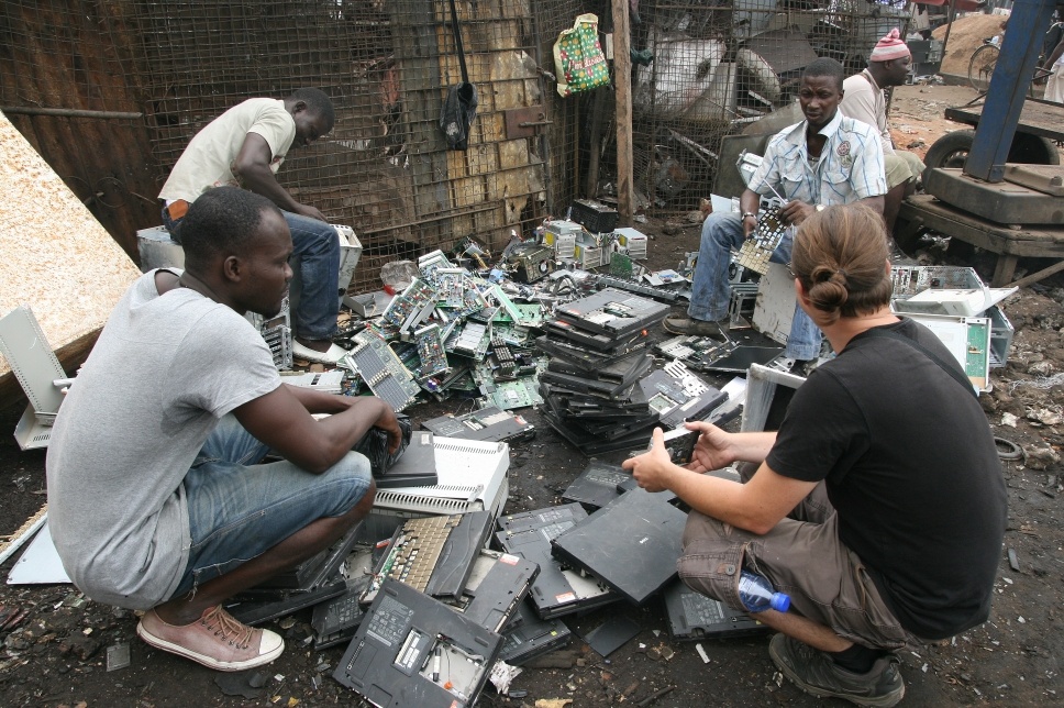 Acquiring hard drives on the e-waste dump. Photo: Kairus.org